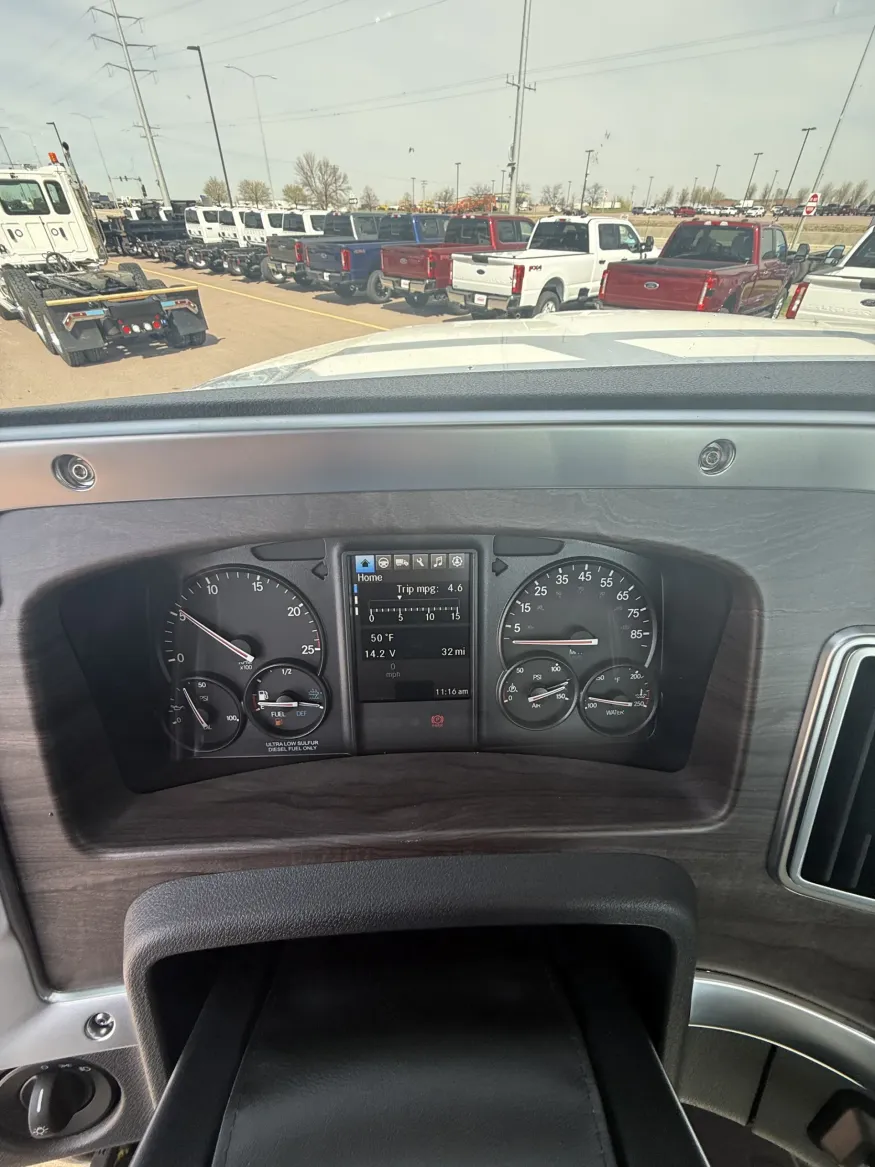 2027 Western Star 49X | Photo 16 of 16