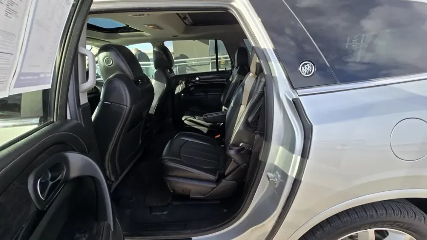 2017 Buick Enclave | Photo 30 of 32