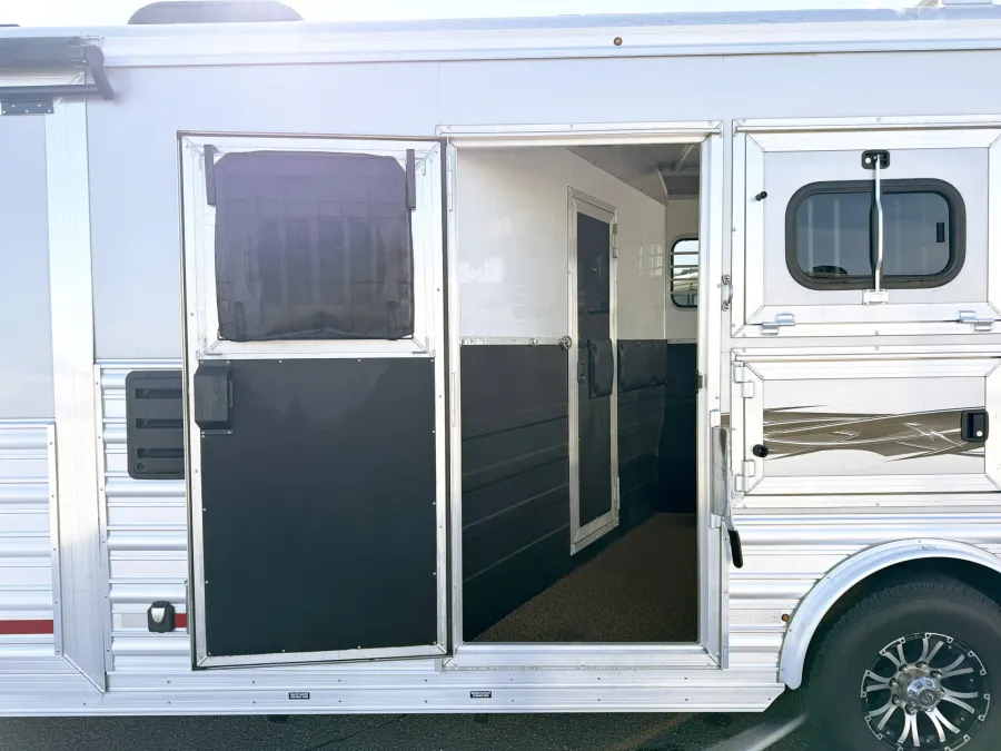 2021 Logan Coach Select 812 3HLQ | Photo 23 of 27