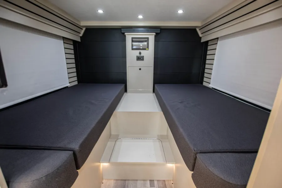 2026 Pleasure-way Plateau XLTW | Photo 19 of 24