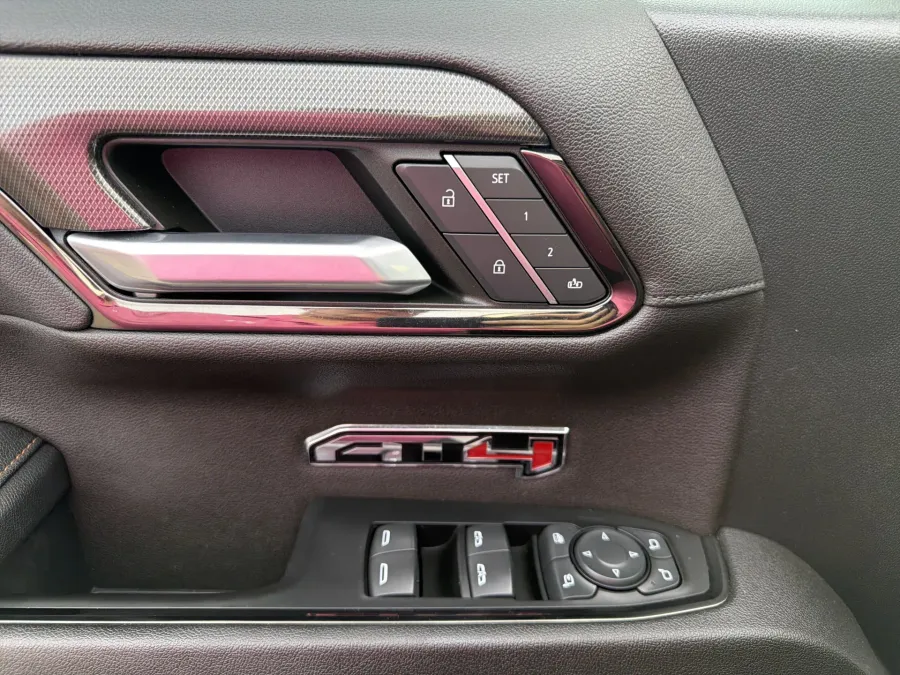 2023 GMC Sierra 1500 AT4 | Photo 12 of 22