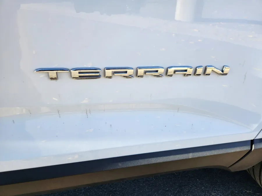 2025 GMC Terrain AWD Elevation | Photo 18 of 28