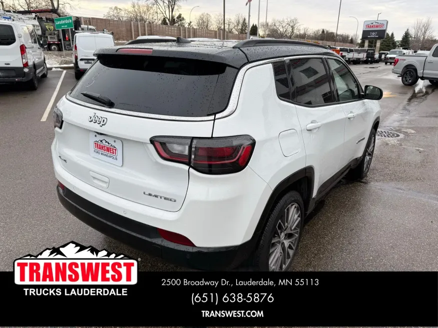 2024 Jeep Compass Limited | Photo 12 of 21