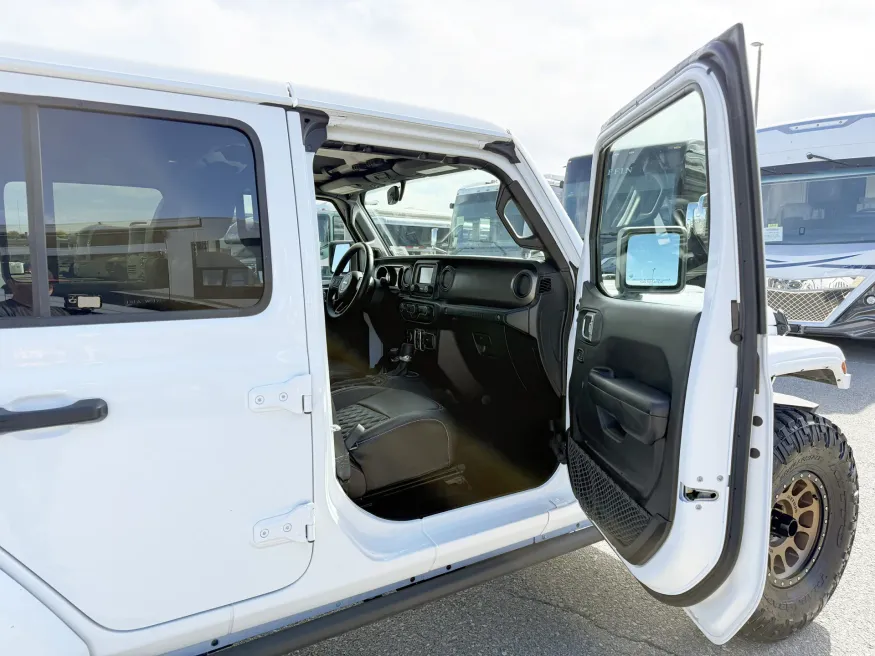 2018 Jeep Wrangler | Photo 18 of 21