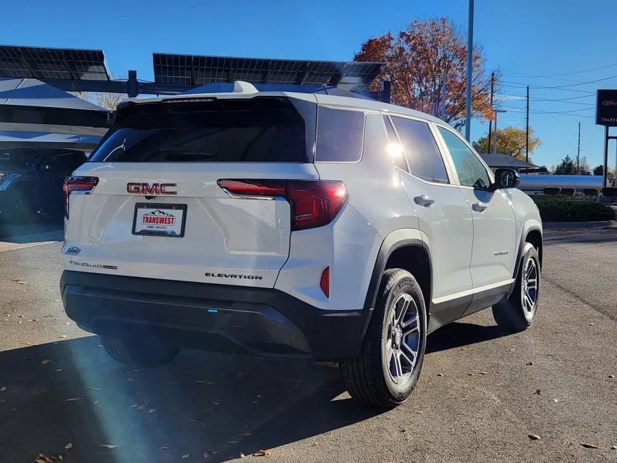 2025 GMC Terrain AWD Elevation | Photo 2 of 28