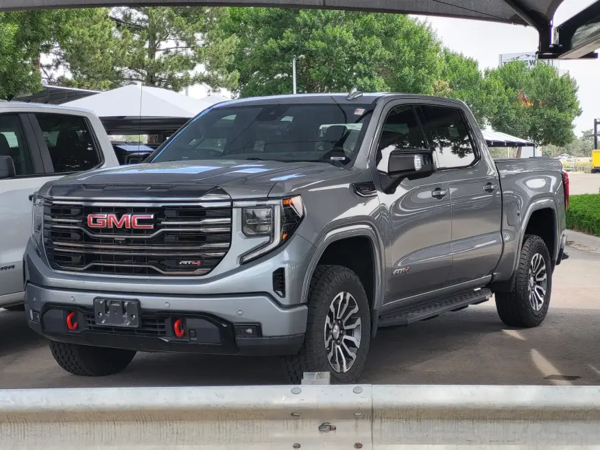 2023 GMC Sierra 1500 AT4 | Photo 5 of 5
