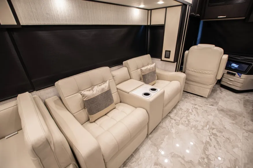 2026 Newmar Essex 4569 | Photo 13 of 34