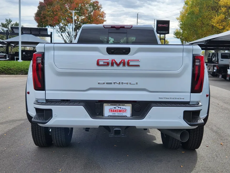 2026 GMC Sierra 3500HD Denali | Photo 12 of 31