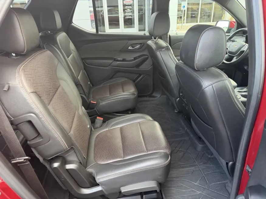 2023 Chevrolet Traverse High Country | Photo 10 of 22