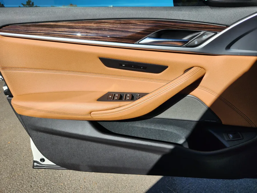 2019 BMW 5 Series 530i xDrive | Photo 5 of 29