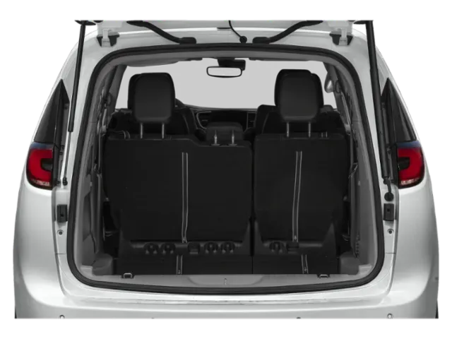 2024 Chrysler Pacifica | Photo 14 of 24