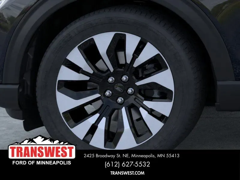 2026 Ford Explorer Platinum | Photo 18 of 23