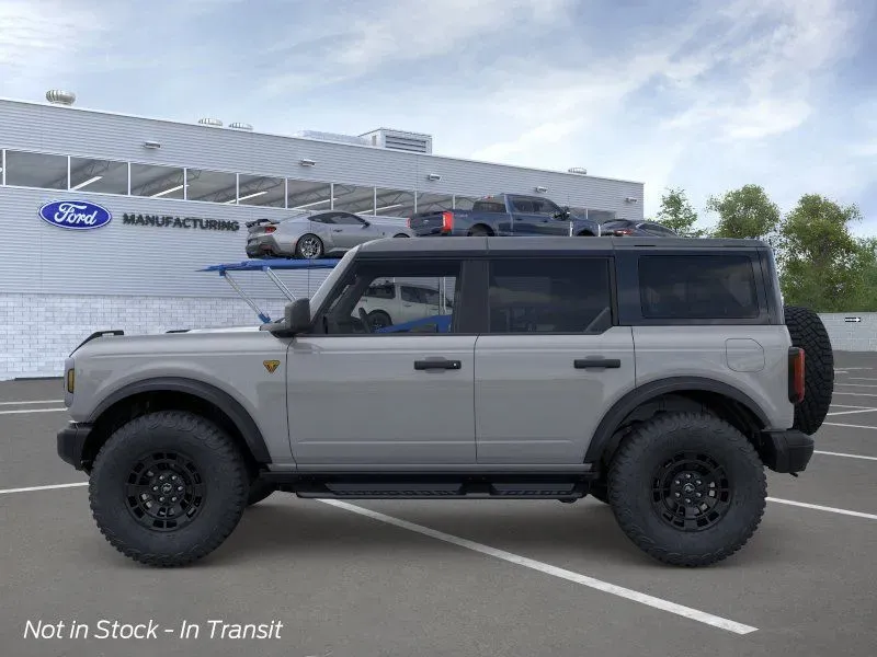 2026 Ford Bronco Badlands | Photo 2 of 25