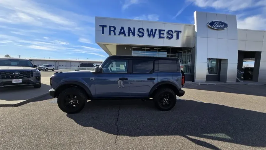 2025 Ford Bronco | Photo 1 of 29