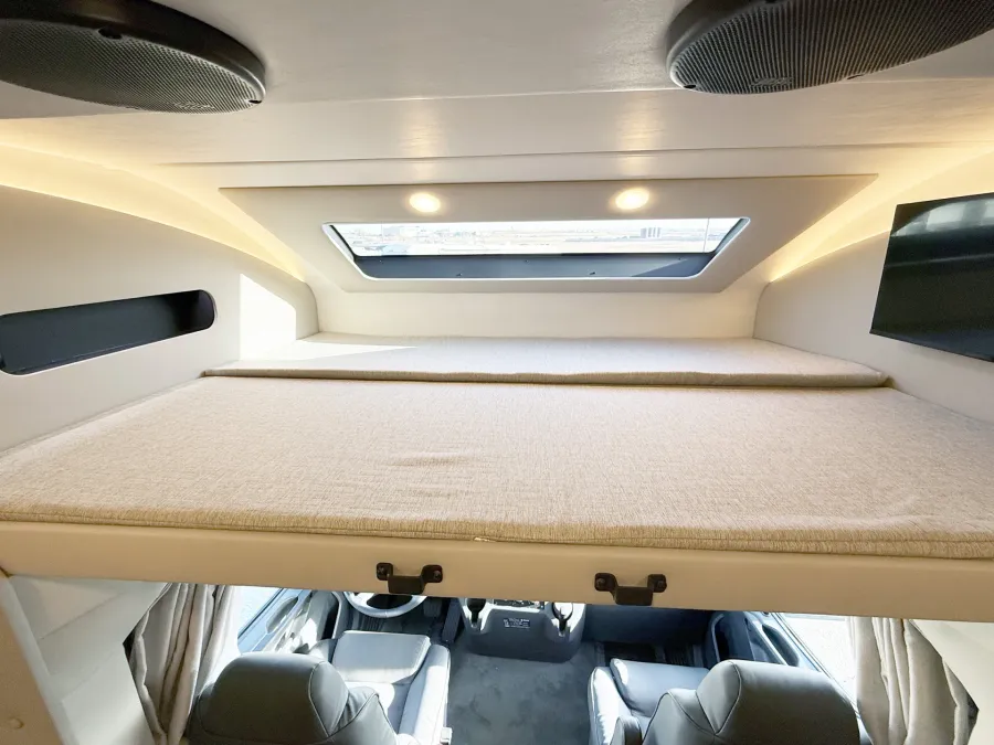 2026 Renegade Verona 40VTS | Photo 7 of 31