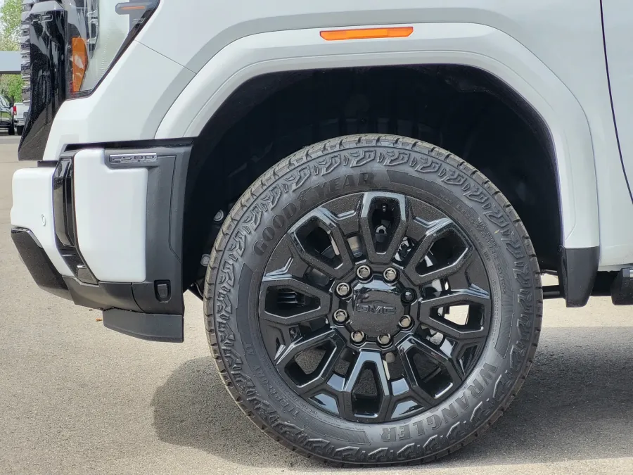 2026 GMC Sierra 2500HD Denali Ultimate | Photo 8 of 25