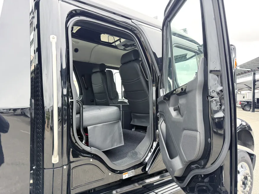 2025 Freightliner M2 106 Plus Summit Hauler | Photo 17 of 22