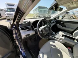 2021 Toyota Highlander XLE | Thumbnail Photo 6 of 22