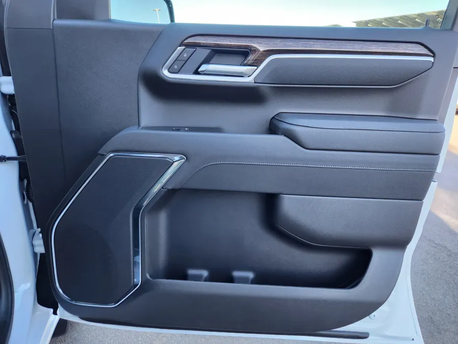 2026 GMC Sierra 1500 Elevation | Photo 17 of 23