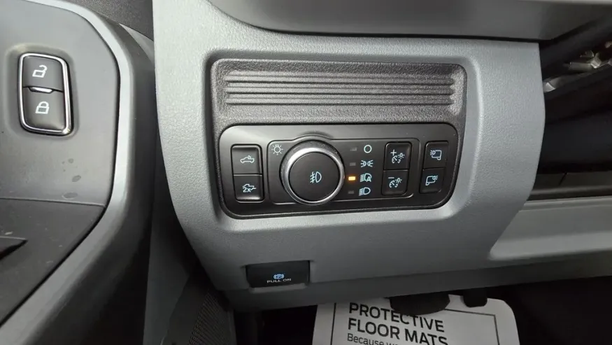 2026 Ford Super Duty F-350 | Photo 13 of 29