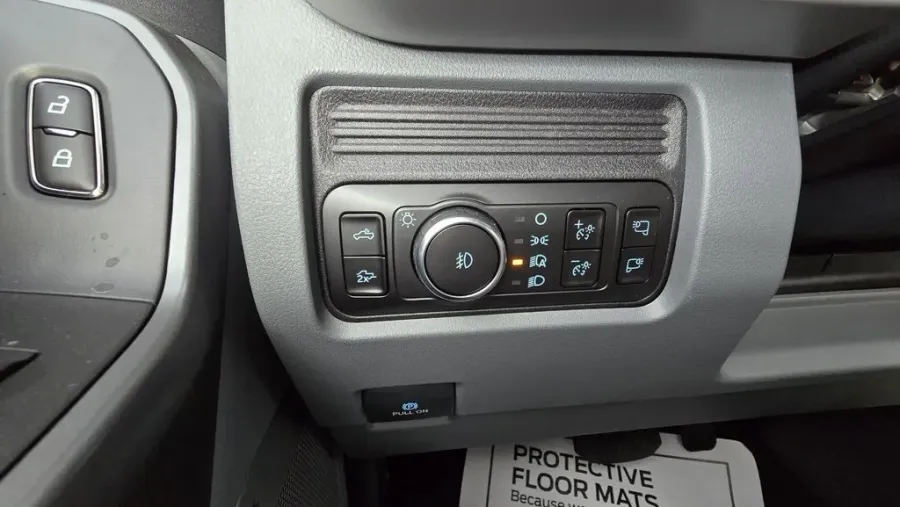 2026 Ford Super Duty F-350 | Photo 13 of 29