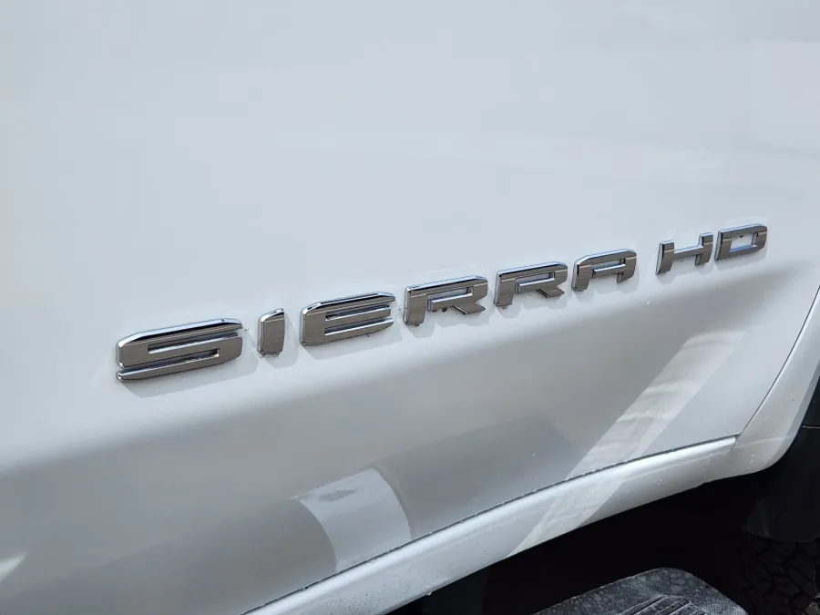 2025 GMC Sierra 2500HD SLT | Photo 17 of 32
