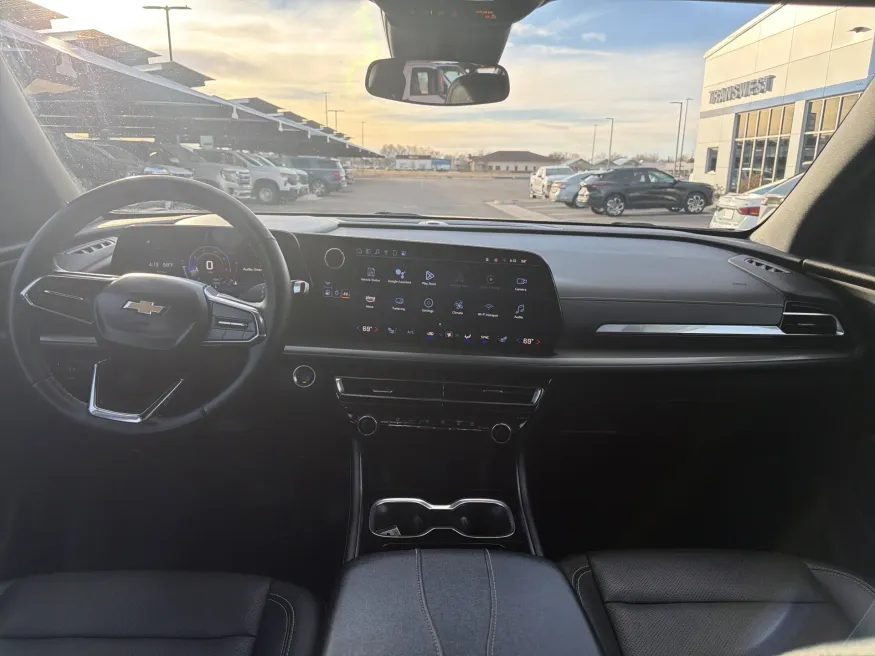 2025 Chevrolet Traverse AWD LT | Photo 13 of 22