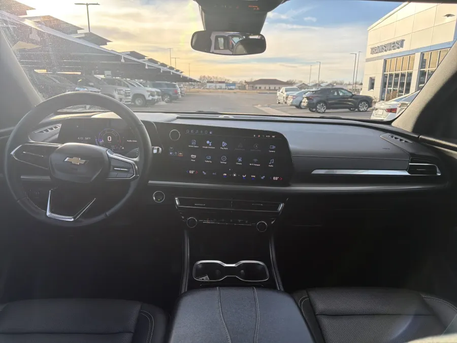 2025 Chevrolet Traverse AWD LT | Photo 13 of 22