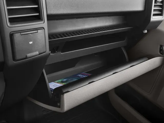 2017 Ford F-150 | Photo 13 of 17