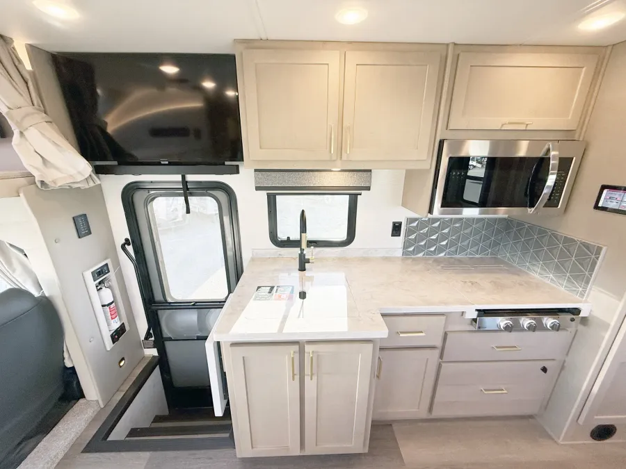 2026 Renegade Valencia 36SB | Photo 9 of 25