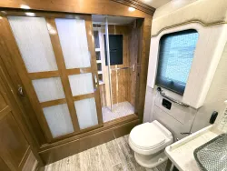 2018 Newmar King Aire 4553 | Thumbnail Photo 19 of 33