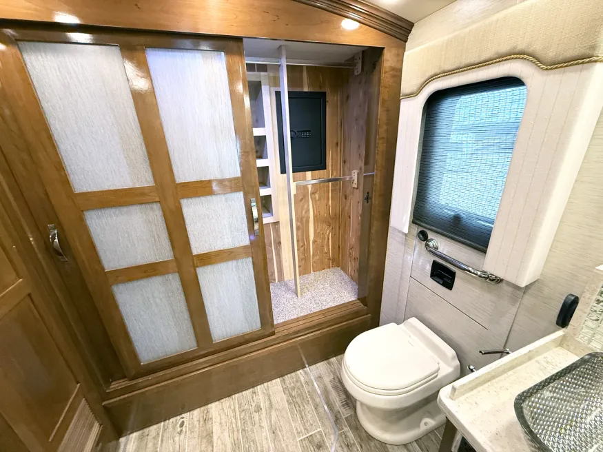 2018 Newmar King Aire 4553 | Photo 19 of 33