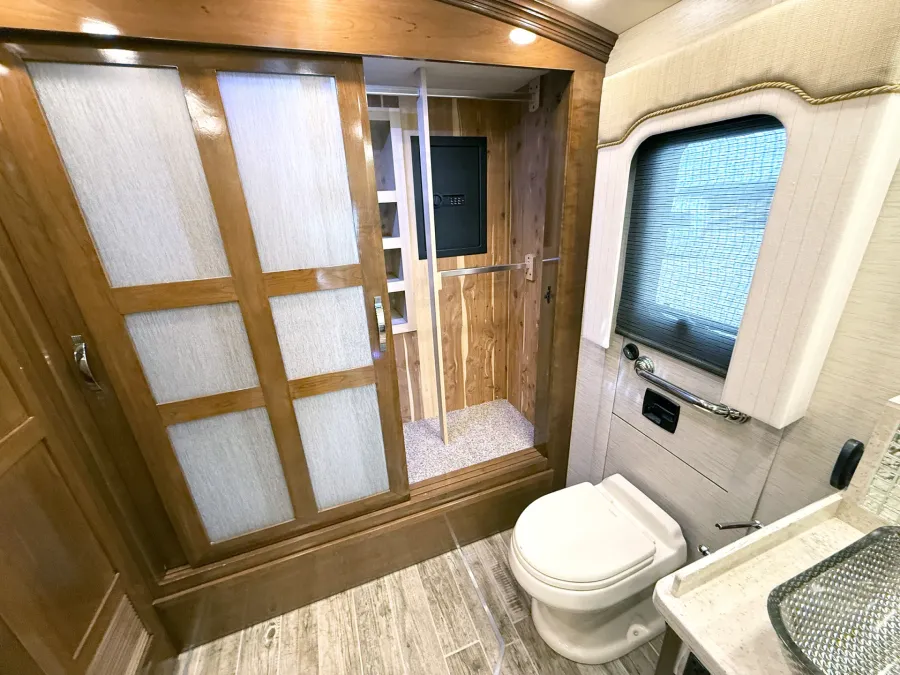2018 Newmar King Aire 4553 | Photo 19 of 33