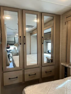 2022 Thor Four Winds 27R | Thumbnail Photo 32 of 37