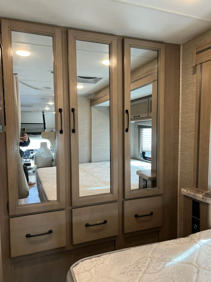 2022 Thor Four Winds 27R | Photo 32 of 37