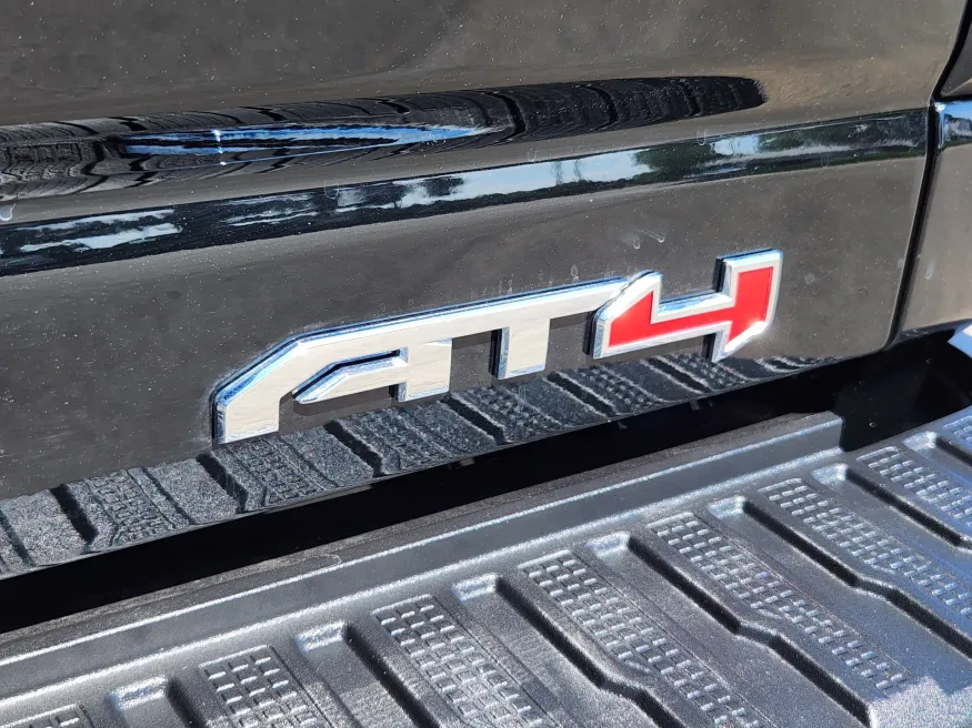 2025 GMC Sierra 2500HD AT4 | Photo 14 of 33