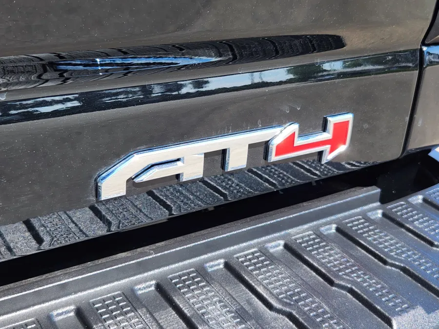 2025 GMC Sierra 2500HD AT4 | Photo 14 of 33