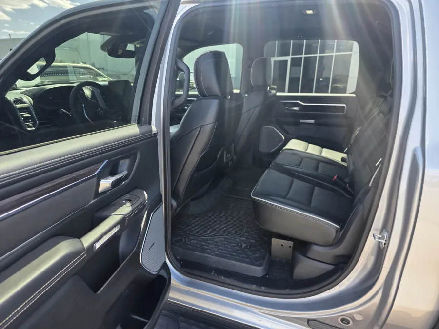 2025 RAM 1500 Laramie | Photo 8 of 17