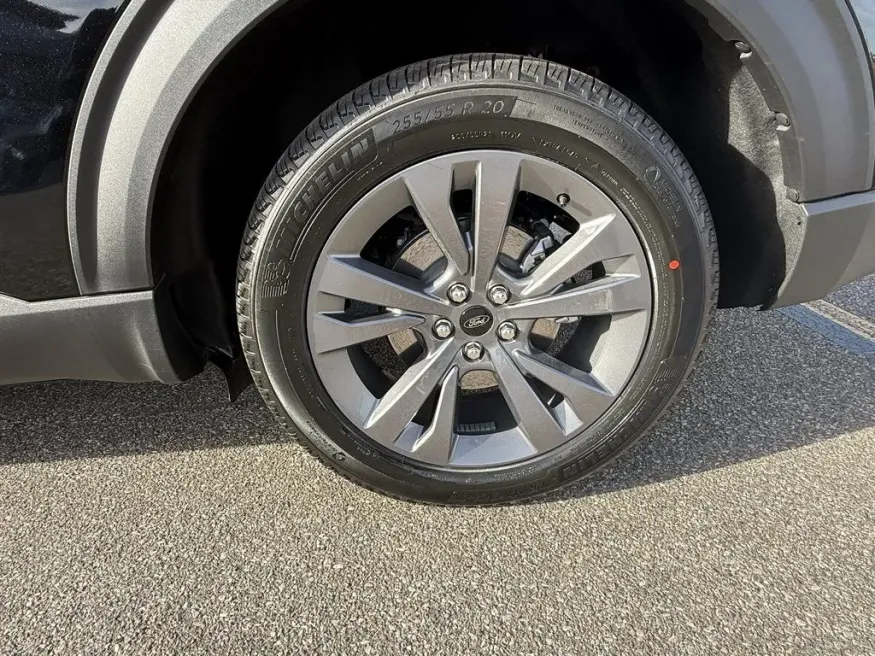 2026 Ford Explorer | Photo 9 of 24