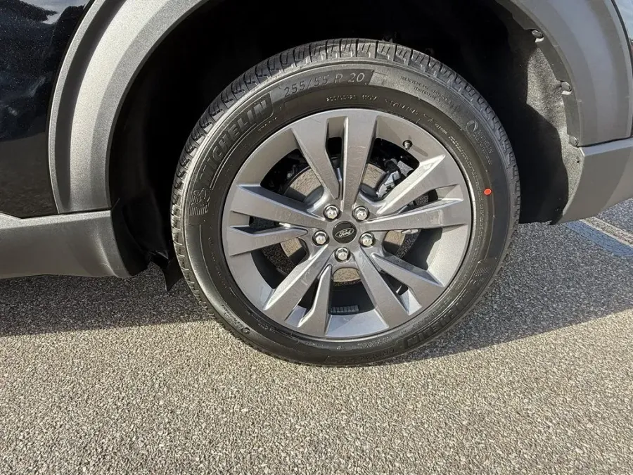 2026 Ford Explorer | Photo 9 of 24