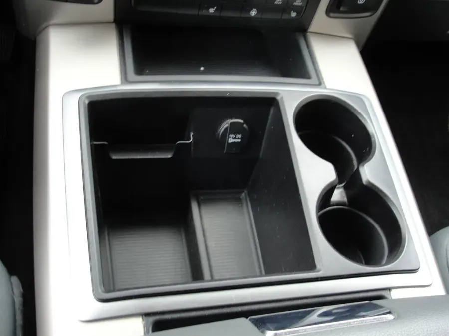 2015 RAM 1500 Big Horn | Photo 8 of 17