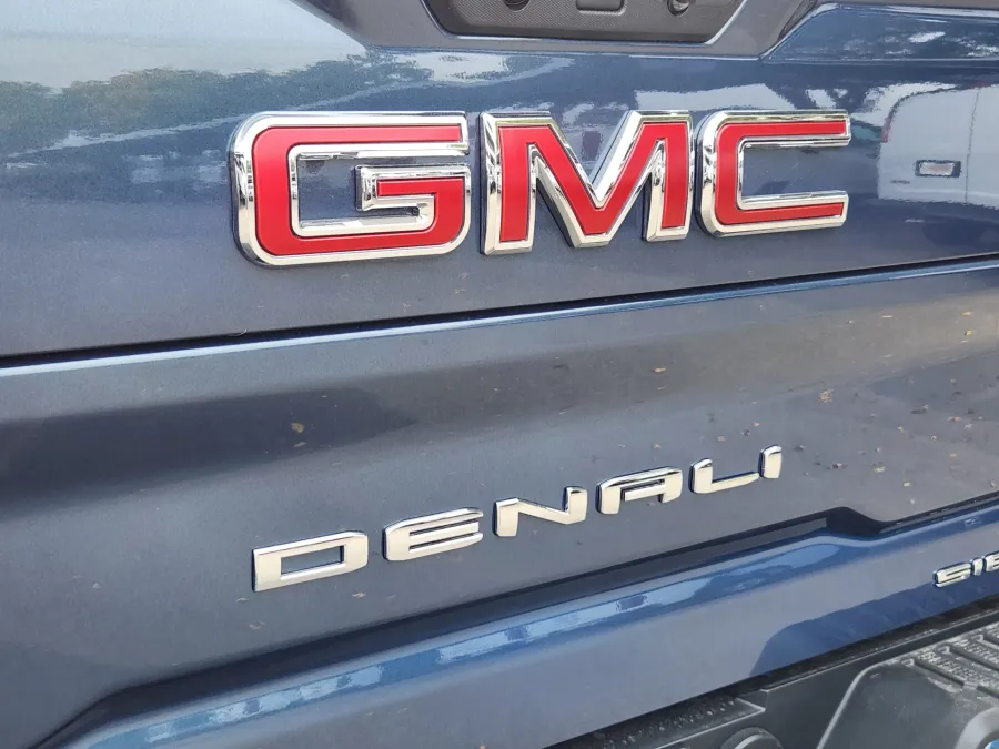 2026 GMC Sierra 3500HD Denali | Photo 14 of 32