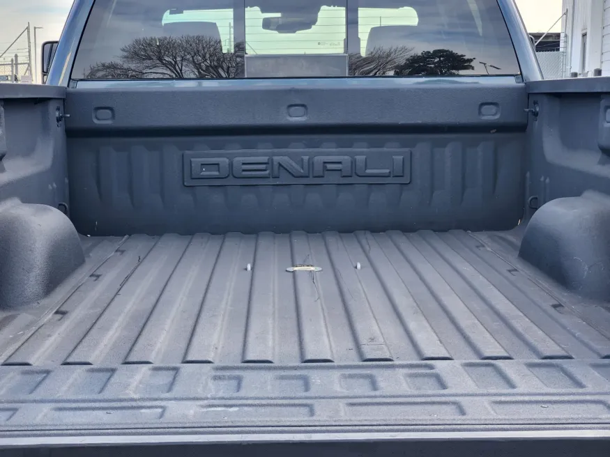 2018 GMC Sierra 3500HD Denali | Photo 18 of 21
