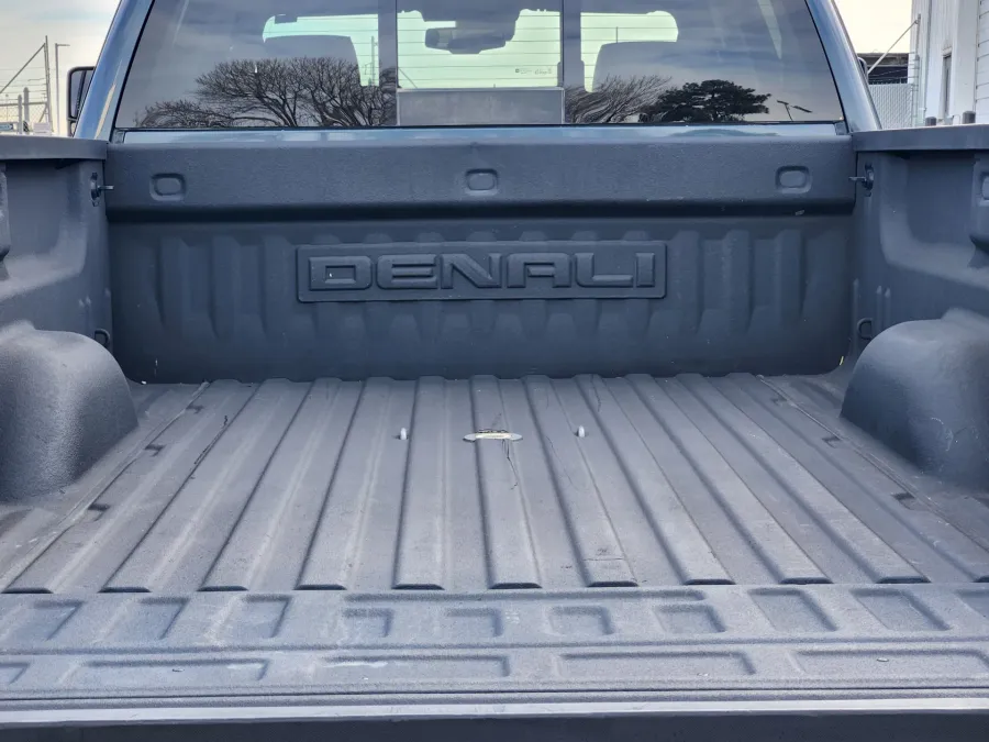 2018 GMC Sierra 3500HD Denali | Photo 18 of 21