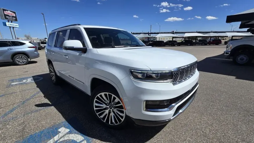 2022 Jeep Grand Wagoneer | Photo 4 of 45