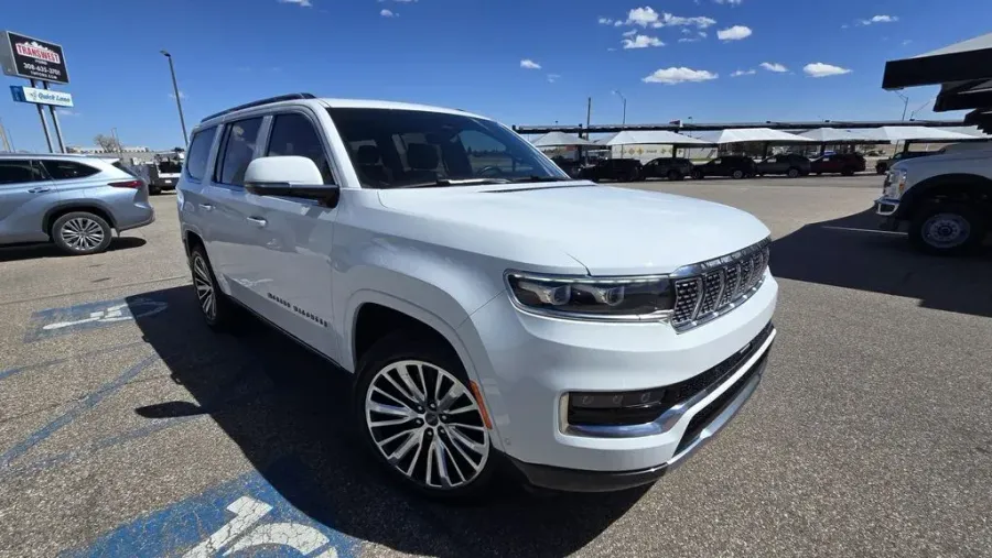 2022 Jeep Grand Wagoneer | Photo 4 of 45