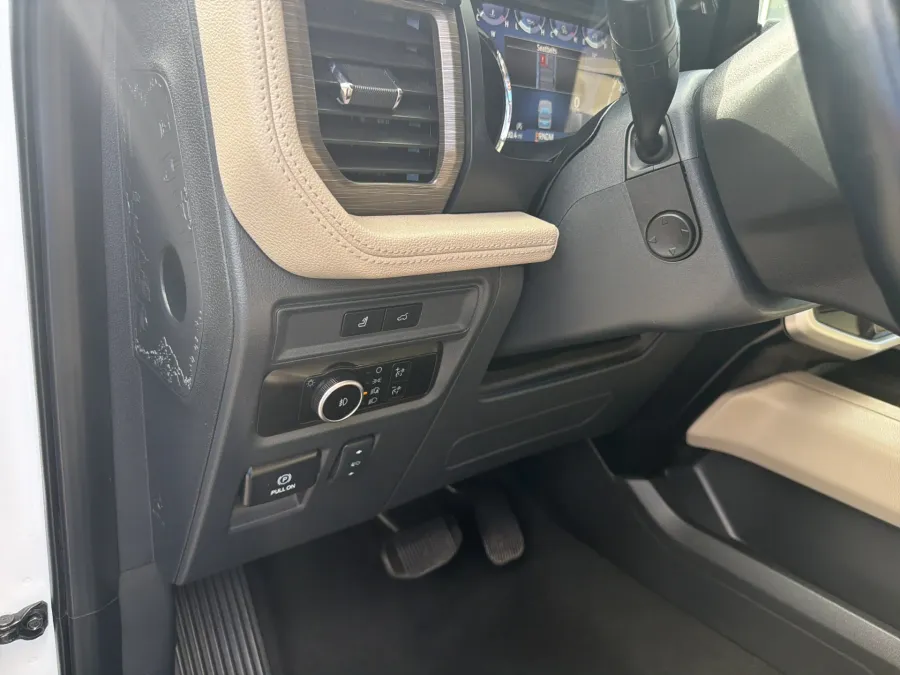 2024 Ford Expedition Limited | Photo 20 of 26