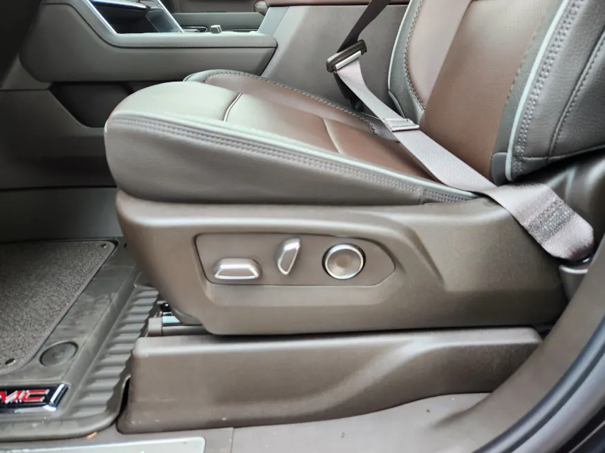 2026 GMC Sierra 3500HD Denali | Photo 9 of 30