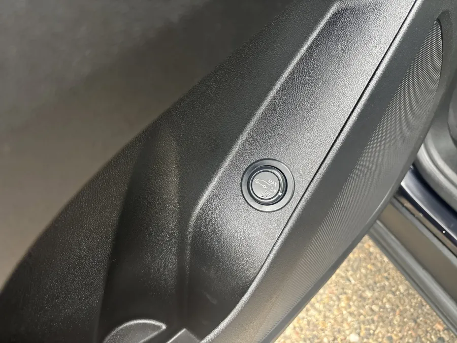 2020 Chevrolet Equinox LT | Photo 13 of 22