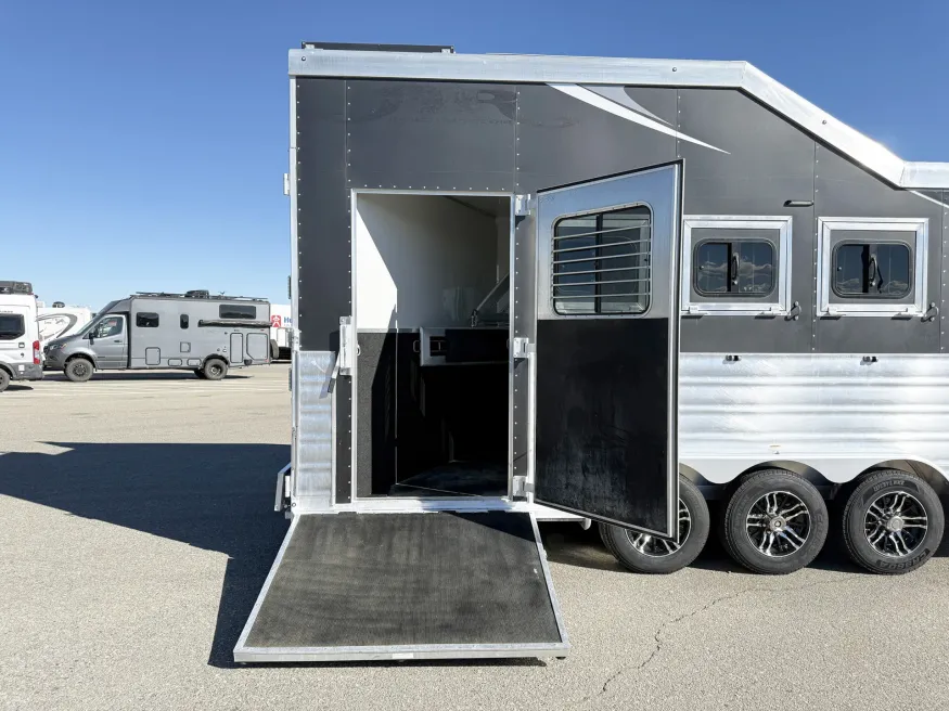 2022 Lakota Bighorn 6HLQ | Photo 12 of 26